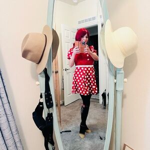 Women’s Minny Mouse costume size M like brand new..